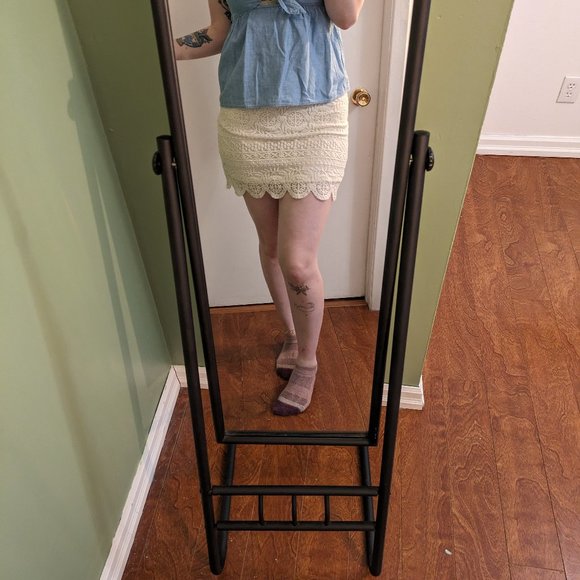 Cute Lace Mini Skirt - Picture 4 of 4